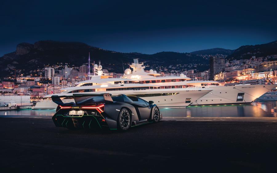  Lamborghini Veneno Roadster (2/9) 2015 года  (фото 14 из 18)